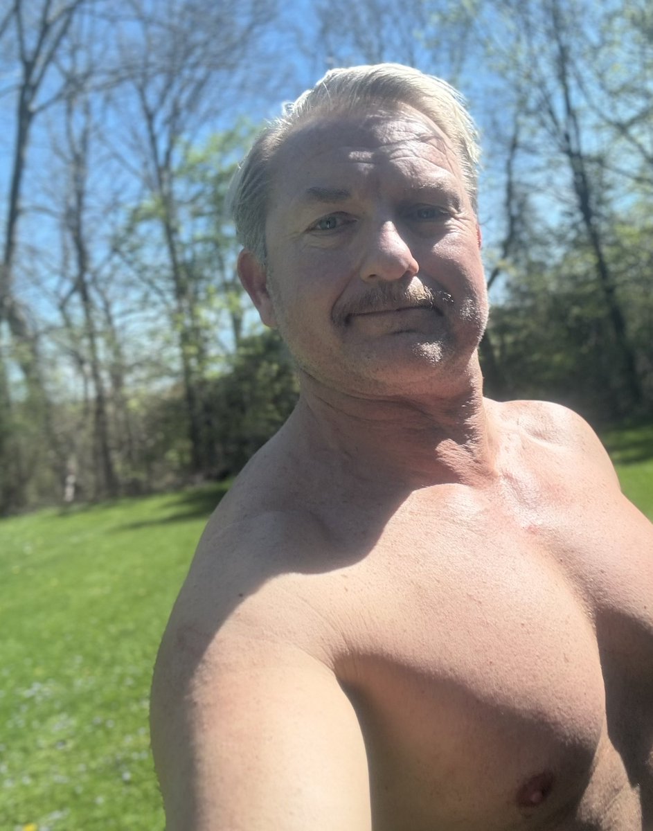 Russell_Writer's tweet image. Hey…Happy Monday! 😏💪☀️
#writer #filmmaker #bodybuilder