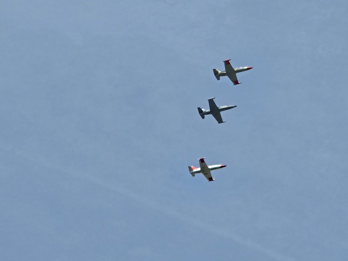 Aktuelle_LSK's tweet photo. Formation flights https://t.co/0fJmrVCUNp