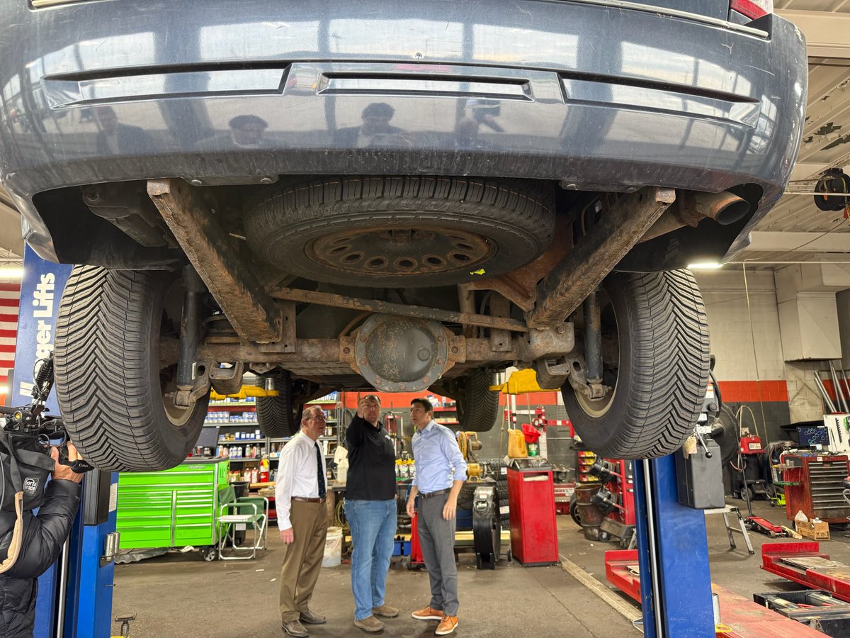 RepTiffany's tweet image. Wisconsin drivers in seven counties face vehicle emissions tests every two years due to outdated federal rules.

Today, I joined @RepBryanSteil in Hales Corners to introduce the Fair Air Standards Act and finally end Wisconsin being punished for Chicago’s pollution.