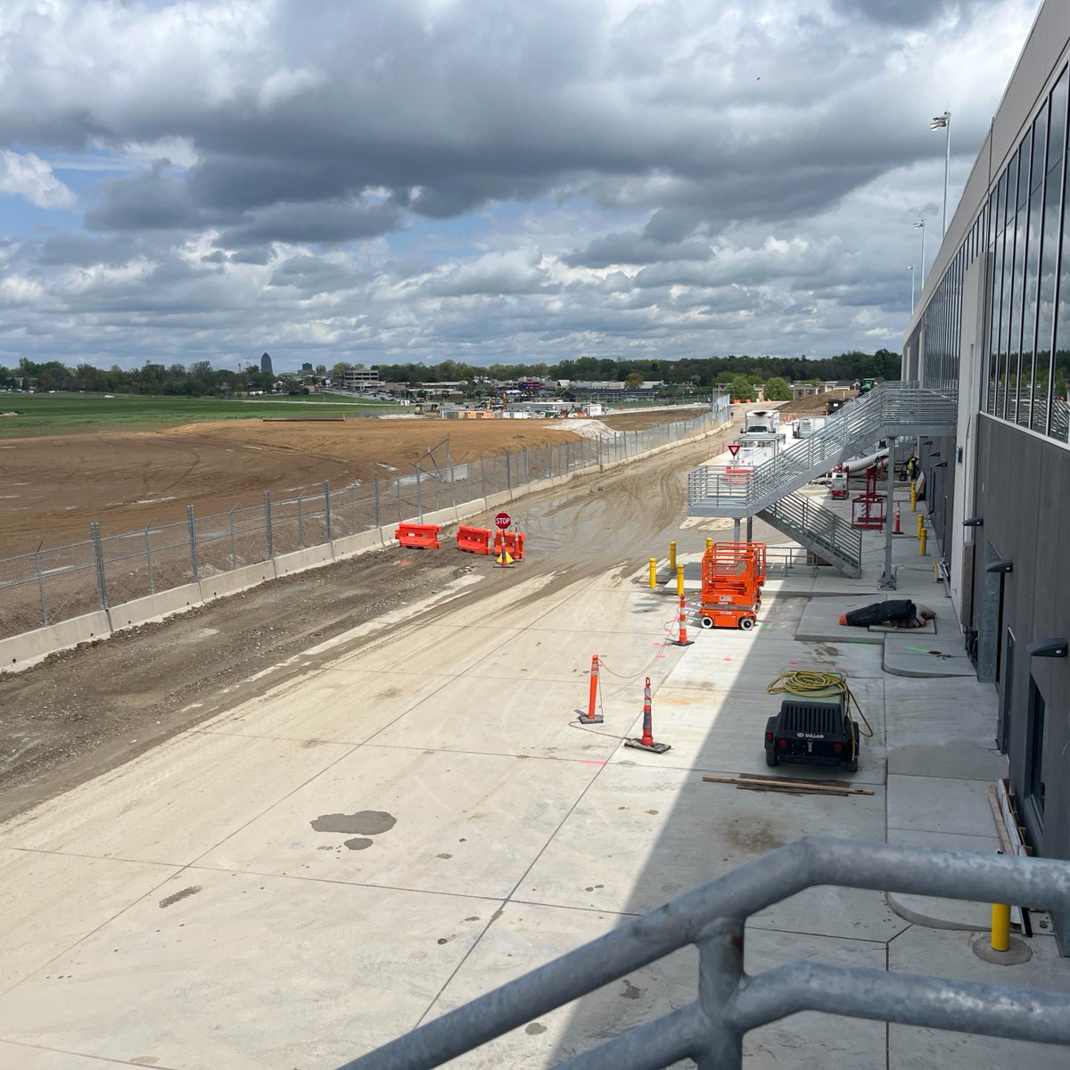 DSM Int'l Airport tweet media