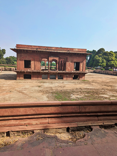 BaSnorkel's tweet image. The seat of Mughal power! Explore the majestic Red Fort in Delhi. Our guide provides history, architecture details, and a self-guided map to maximize your exploration of this vast palace complex. #RedFort #Delhi #MughalEmpire #India backpackandsnorkel.com/India/Red-Fort/