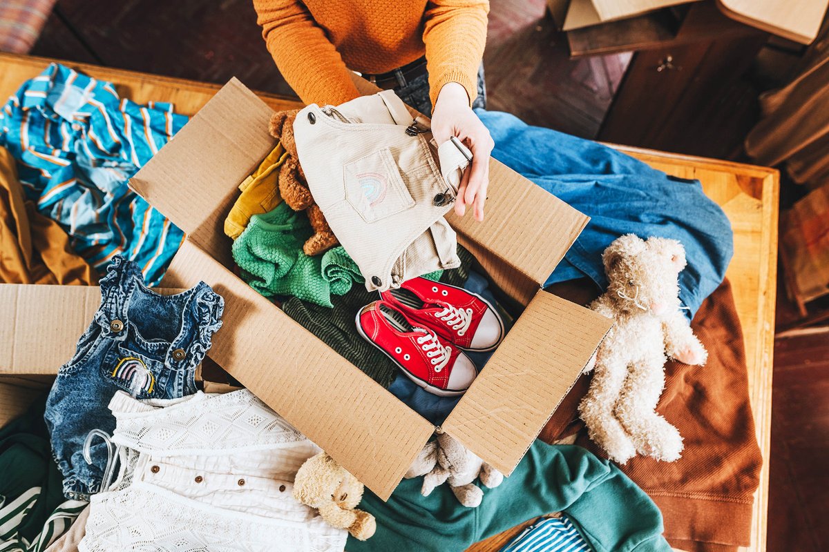 EarthDotCom's tweet image. Donating clothes to charity has an unfortunate dark side that most people don’t know about dlvr.it/TSFnn2 #EarthDotCom #EarthSnap #Earth