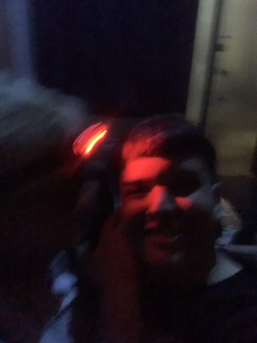 adjunto foto con el dr, lastima q no espero a q se ponga el flash