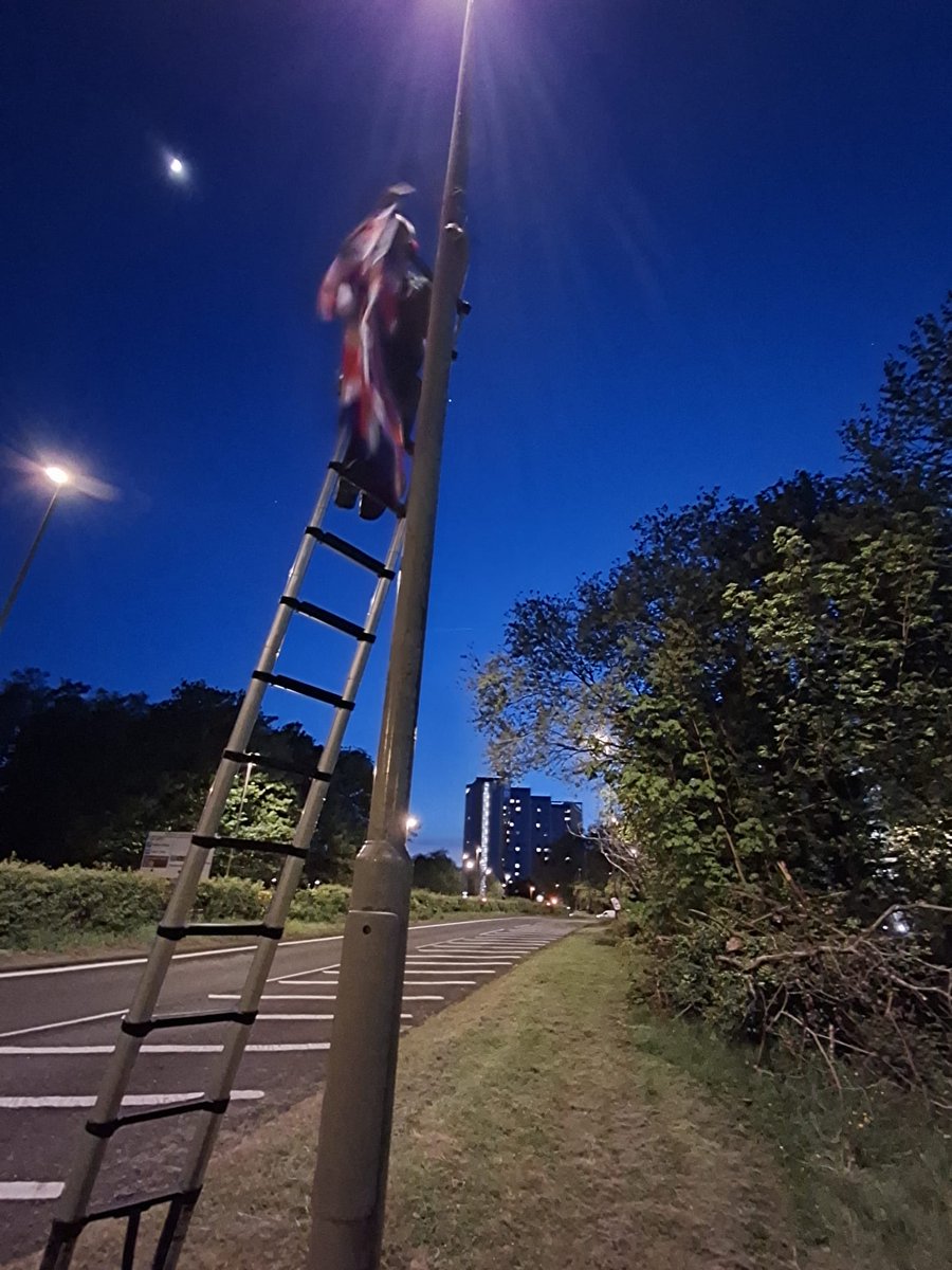 StandUpBSTK's tweet photo. Another few shots from our weekend flagging Churchill way east!  #churchillwayeast #StandupBasingstoke #Flagged #flags #Basingstoke #Patriots https://t.co/h5rH8OdOWf
