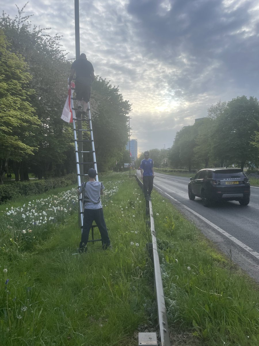 StandUpBSTK's tweet photo. Another few shots from our weekend flagging Churchill way east!  #churchillwayeast #StandupBasingstoke #Flagged #flags #Basingstoke #Patriots https://t.co/h5rH8OdOWf