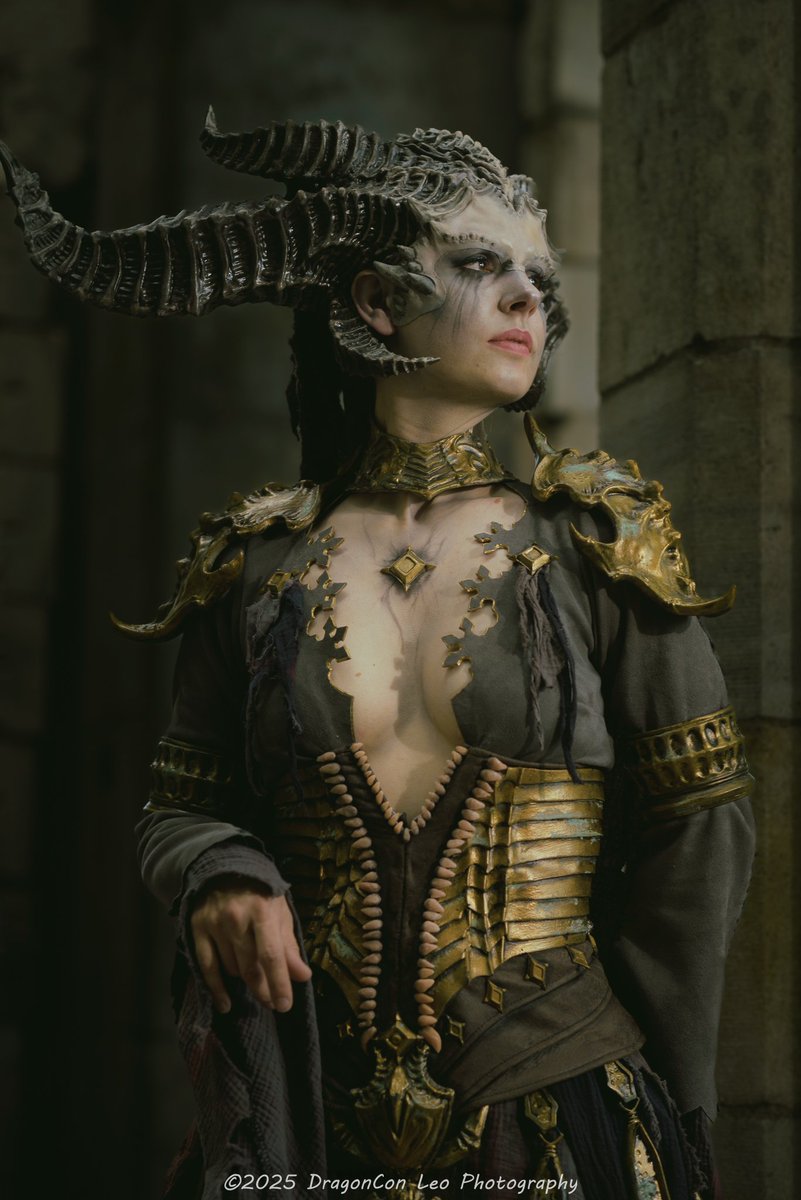 WillowCreativ's tweet image. Looking forward to play the next story chapter in Diablo 4 Lord of Hatred release 😍 
Im thinking should I finally add those wings to my Lilith cosplay?
Photos by leophotography9584 #diablo #cosplay