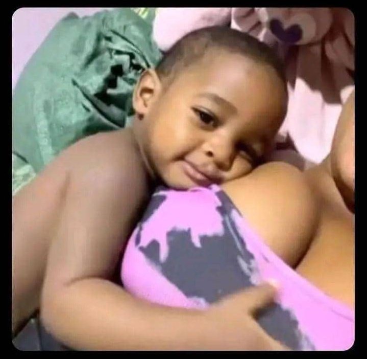 TheVibeGeneral's tweet image. 4 years old me  hugging the housemaid 🙂🙃.
#memes