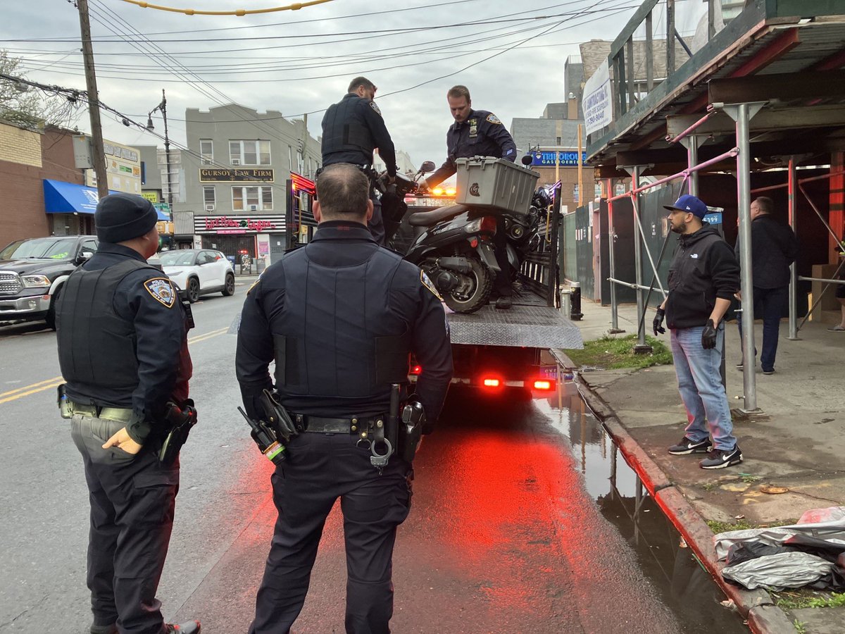 NYPD 61st Precinct tweet media