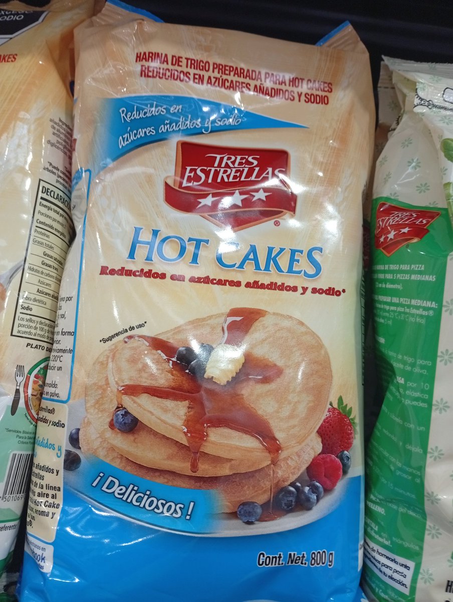 Por si a alguien le sirve esta información, esta marca de harina para hot cakes es mexicana y es la única que encontré en el súper sin sellos de advertencia.