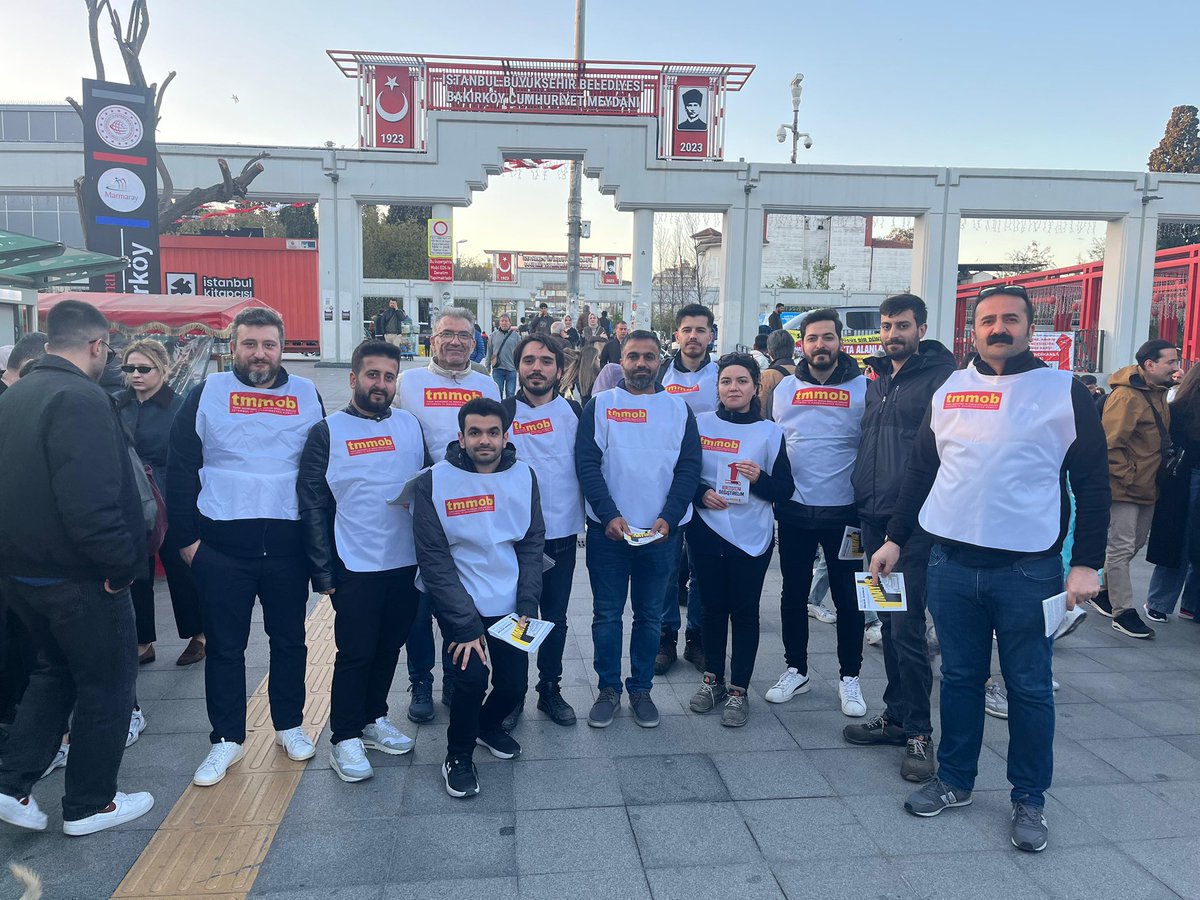 tmmobist's tweet photo. 📢İstanbul’un 4 noktasında 1 Mayıs çağrımızı gerçekleştirdik.

Emek ve Bilim ile Kurulacak Yeni Bir Türkiye için Birleşelim, Değiştirelim!

📍 Toplanma: Haydarpaşa Numune Hastanesi Önü - 10.00

📍Miting: Kadıköy İskele Meydanı - 12.00

Yaşasın #1Mayıs https://t.co/uW4pRIA7ul