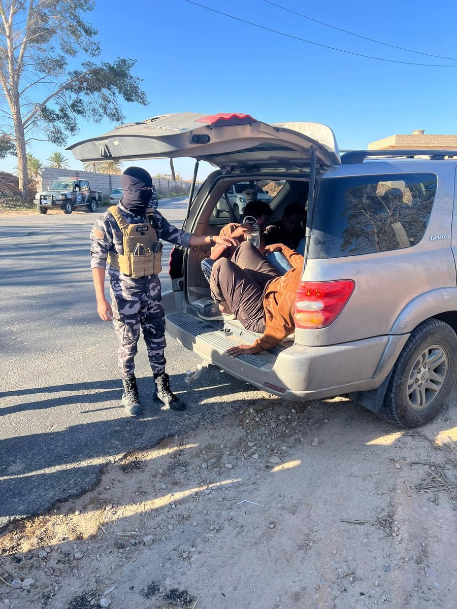 rgowans's tweet image. 1/2 #Libya 25.04.26 - GA Special Tasks Department thwarted near Dehoum Gate (west of Misrata) an attempted human smuggling and apprehended 10 undocumented #migrants of Somali nationality. #migrantcrisis #DontTakeToTheSea #seenotrettung #Frontex