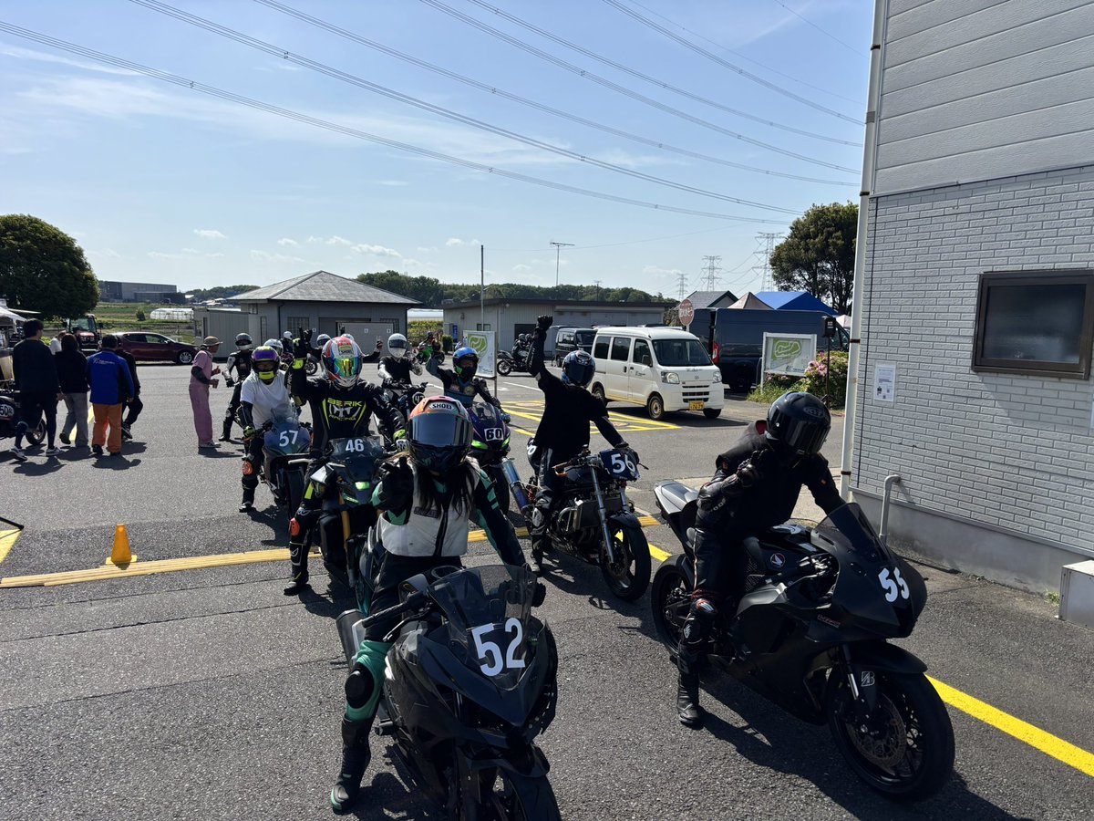 ボンバーさんま tweet media