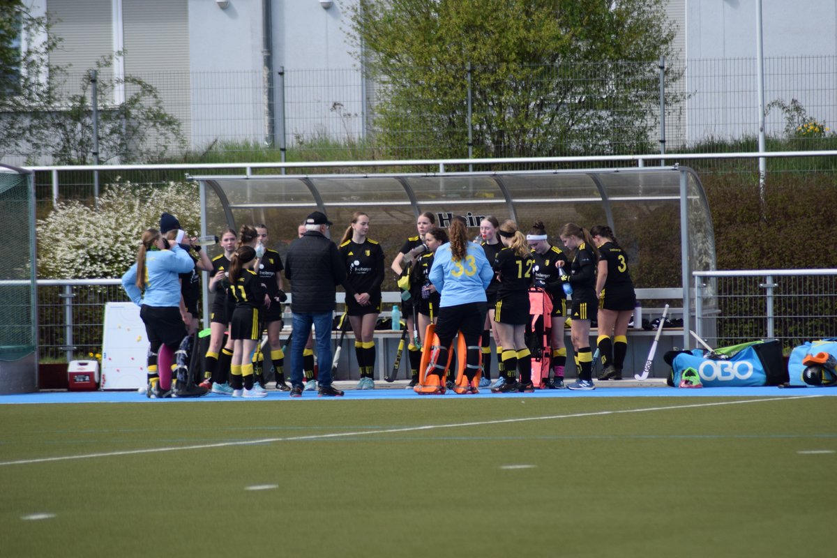 FreibergerHTC's tweet photo. Hockey: Mit U14-Verstärkung zum Befreiungsschlag – Weibliche U16 gewinnt 1:0
https://t.co/vpdv1BRThz https://t.co/ccsdAx3MTT