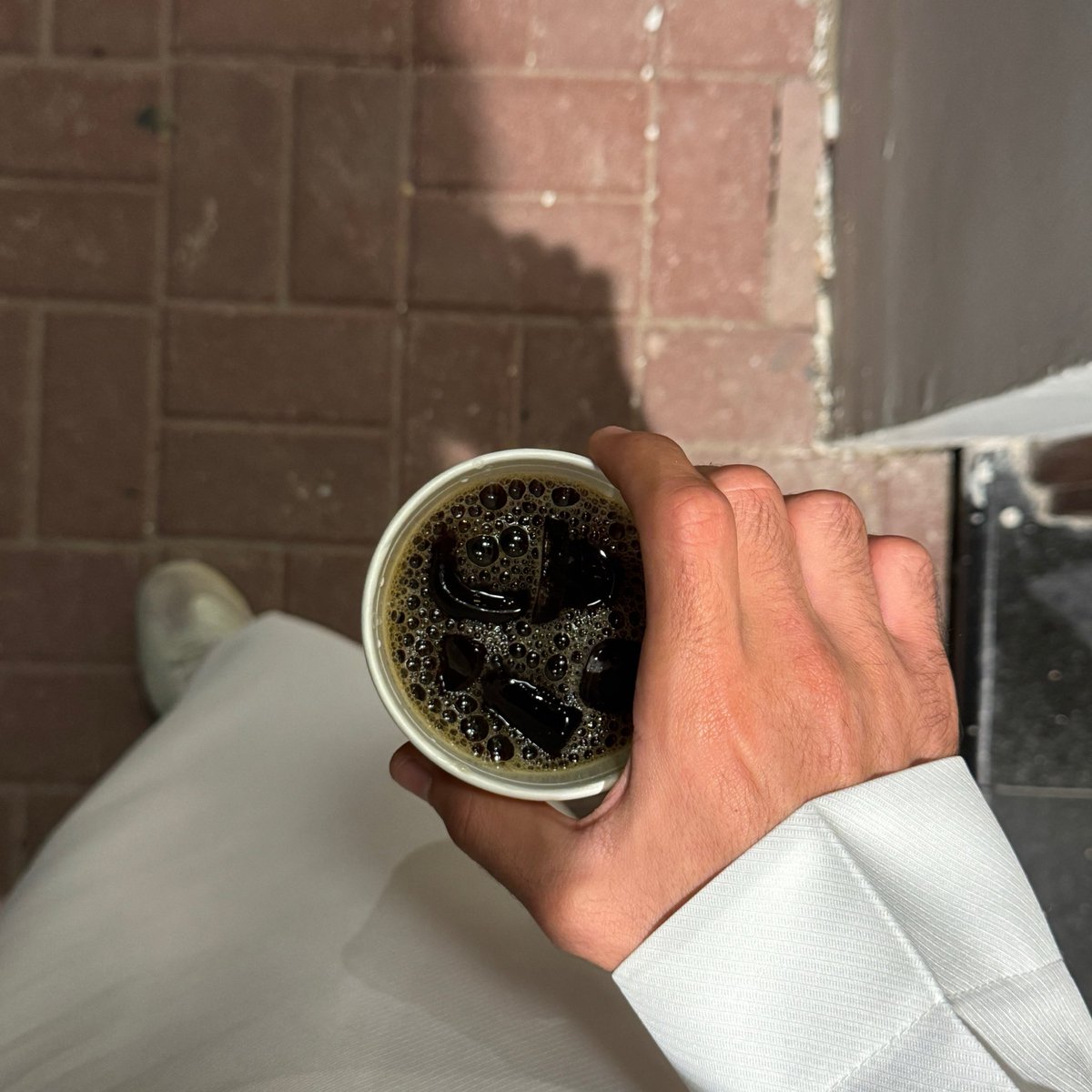 _7hwi's tweet photo. على عيني غشاوة !.. ولا وجهي ، قناع
مقتنع في حجم علمي وفي حجم جهلي

البشر فيهم هوامش ومن سقط المتاع
ما لهم تأثير .. ( واضح ) على مستقبلي

والحياة !.. ومجريات ، التلاقي والوداع
خضت لي فيها تجارب و جيت بْما يلي

يوم فضّلت انعزالي .. على كل اجتماع
استرحت .. وصارت الراحة ألزم ماعلي https://t.co/Q5oLrn0gqs