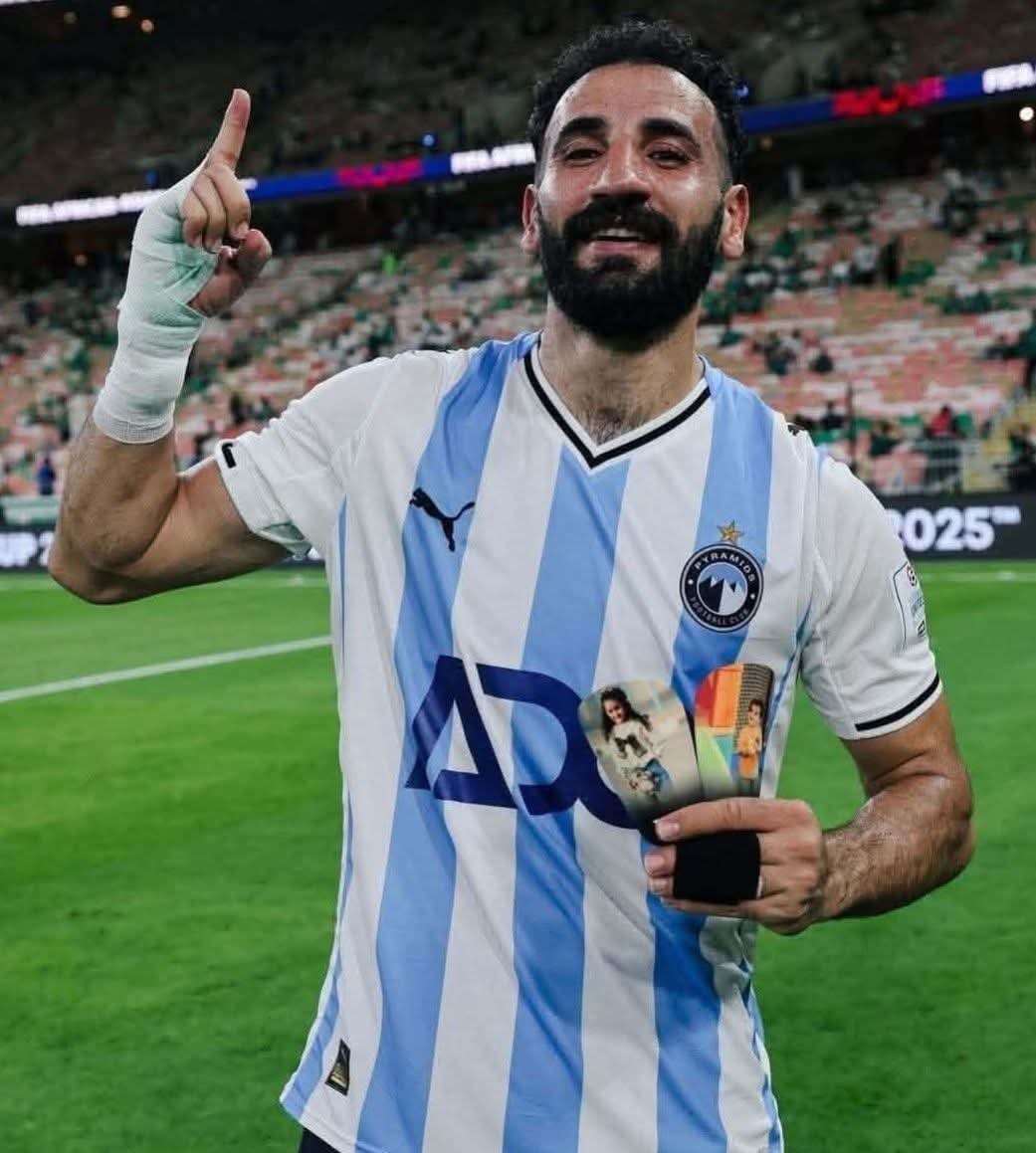 مهند لاشين ولا غلطه بسم الله ماشاء الله اتمنا مجيئك لزمالك والله لاعب مريح للعين وبيطلع بفرقته من الدفاع للهجوم المباشر 💙💙💙💙🔥🔥🔥🔥🔥