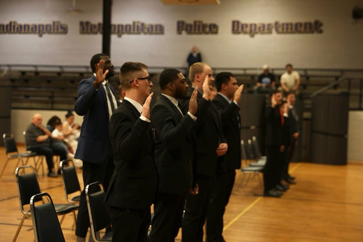 IMPD_DCAdams's tweet image. Strong communities start with strong professionals. Recruitment at @IMPDnews isn’t just about filling positions, it’s about building a team committed to #service, #integrity, and #trust. 

If you’re ready to make a difference where it matters most, we #IMPD welcomes you!