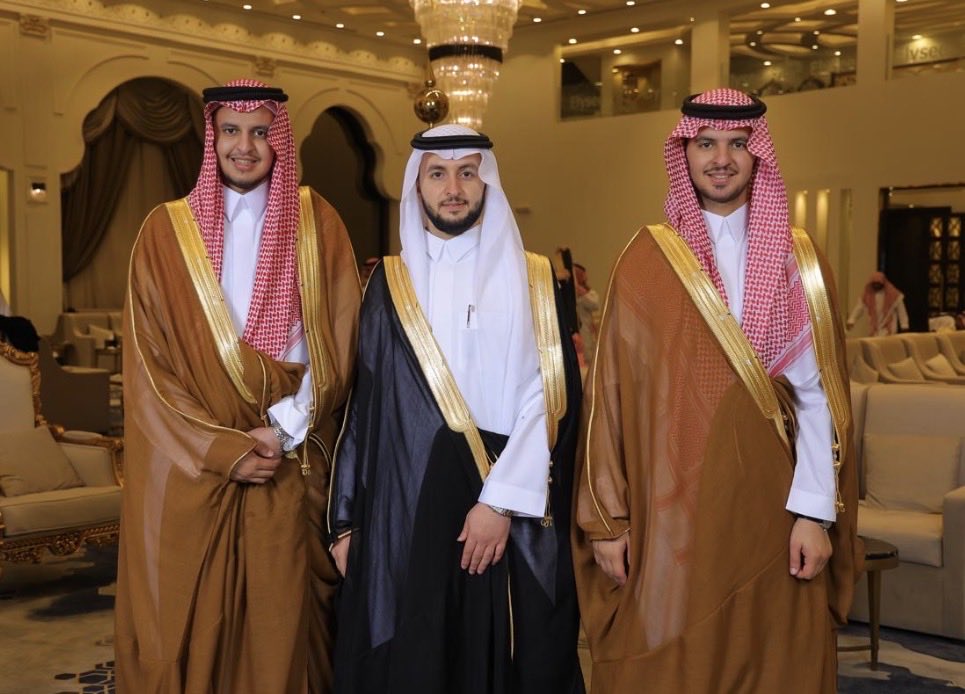 Almogrenfamily's tweet photo. تبارك أسرة المقرن لأبناء ابن العم عبدالله بن محمد بن عبدالله رحمه الله زواج أخيهم محمد بن عبدالله على كريمة الشيخ : عبدالله بن محمد الأحيدب
بارك الله لهما وبارك عليهما وجمع بينهما بخير . https://t.co/3HRRNhBZS3