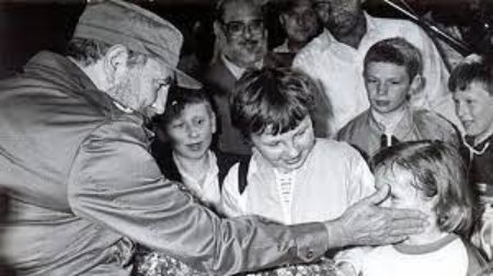 🇨🇺🇺🇦 Ayer se cumplieron 40 años del accidente nuclear en Chernóbil, en Ucrania, el 26 de abril de 1986. 

#Fidel: "#Cuba sola ha atendido más niños de Chernóbil que todo el resto de los países del mundo.  Los medios de divulgación masiva del Norte no hablan de eso."
#CubaSoberana