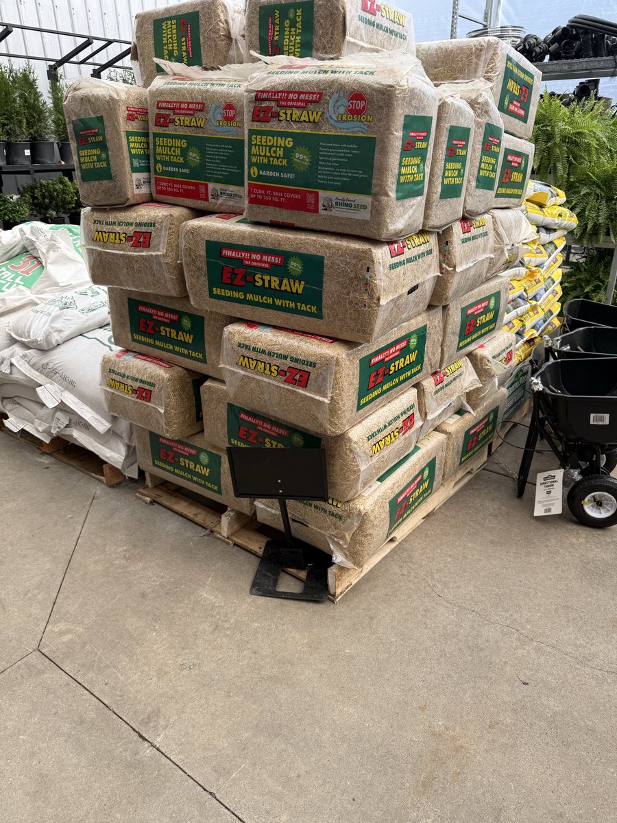 KenRobbins's tweet image. @TractorSupply I wanted to buy wheat straw for grass seed from you.

But the items didn’t have prices and no one was easily available to help.

#basics