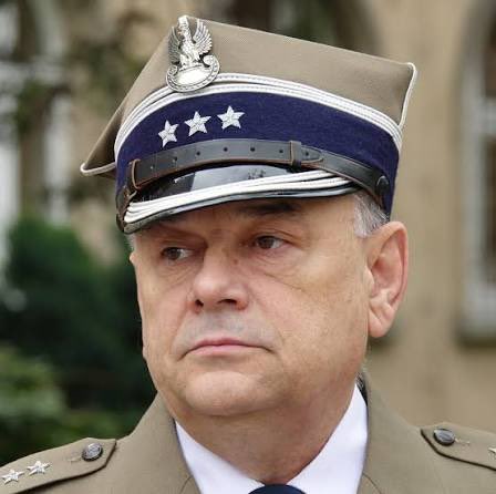 Karol Karolix tweet media