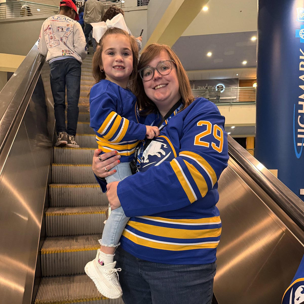 y - samantha 🌻 tweet media