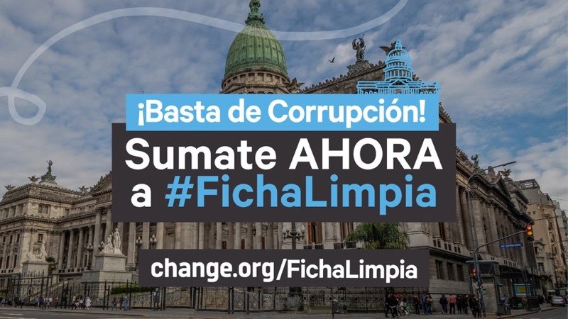 ¿Tan mal está todo en este país que vemos a políticos (que cobran muchísimo dinero) apropiándose del trabajo que muchos ciudadanos (sin cobrar un peso) hemos realizado por la @fichalimpia, con sacrificio, dedicación y perseverancia durante 8 años?
Hay días en que esto apesta.