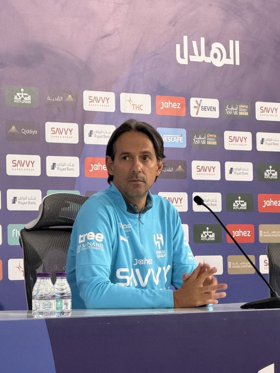 أنا وحدة سعادتي وراحتي وكل دنيتي هو الهلال
لما تجيب لي مدرب هندي  يعبث بالنادي بدون حسيب ولا رقيب، يستبعد اي لاعب يقدم مستوى ويترك اللاعبين السيئين اللي حتى ضيعوا عليك أهم بطولة في موسمك،أول تبديلاته ناصر الدوسري اش ترتجي منه!! كرهنا في النادي واليوم اللي يلعب فيه
انقذوا الهلال