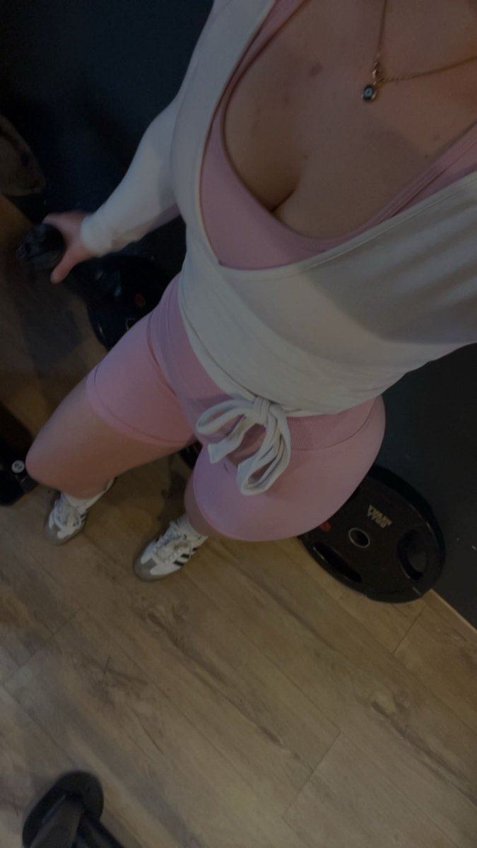 Goddess Leonie tweet media