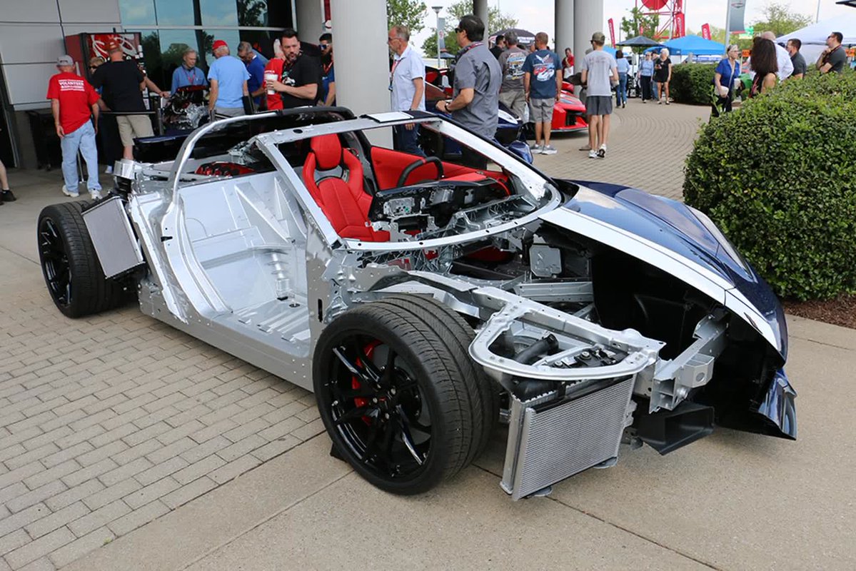 CorvetteBlogger's tweet image. [VIDEO] Take a Closer Look at Chevy's 2027 Corvette Grand Sport Cutaway and LS6 Engine Displays corvetteblogger.com/2026/04/27/vid… #Corvette #GrandSport #LS6