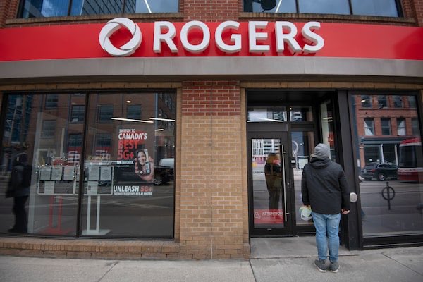 RTNToronto's tweet image. #NEW: Rogers Communications is reportedly offering departure packages to up to half of its workforce as they look to reduce costs. 

Rogers has around 25,000 employees, meaning thousands of workers could be affected if the plan moves forward.
