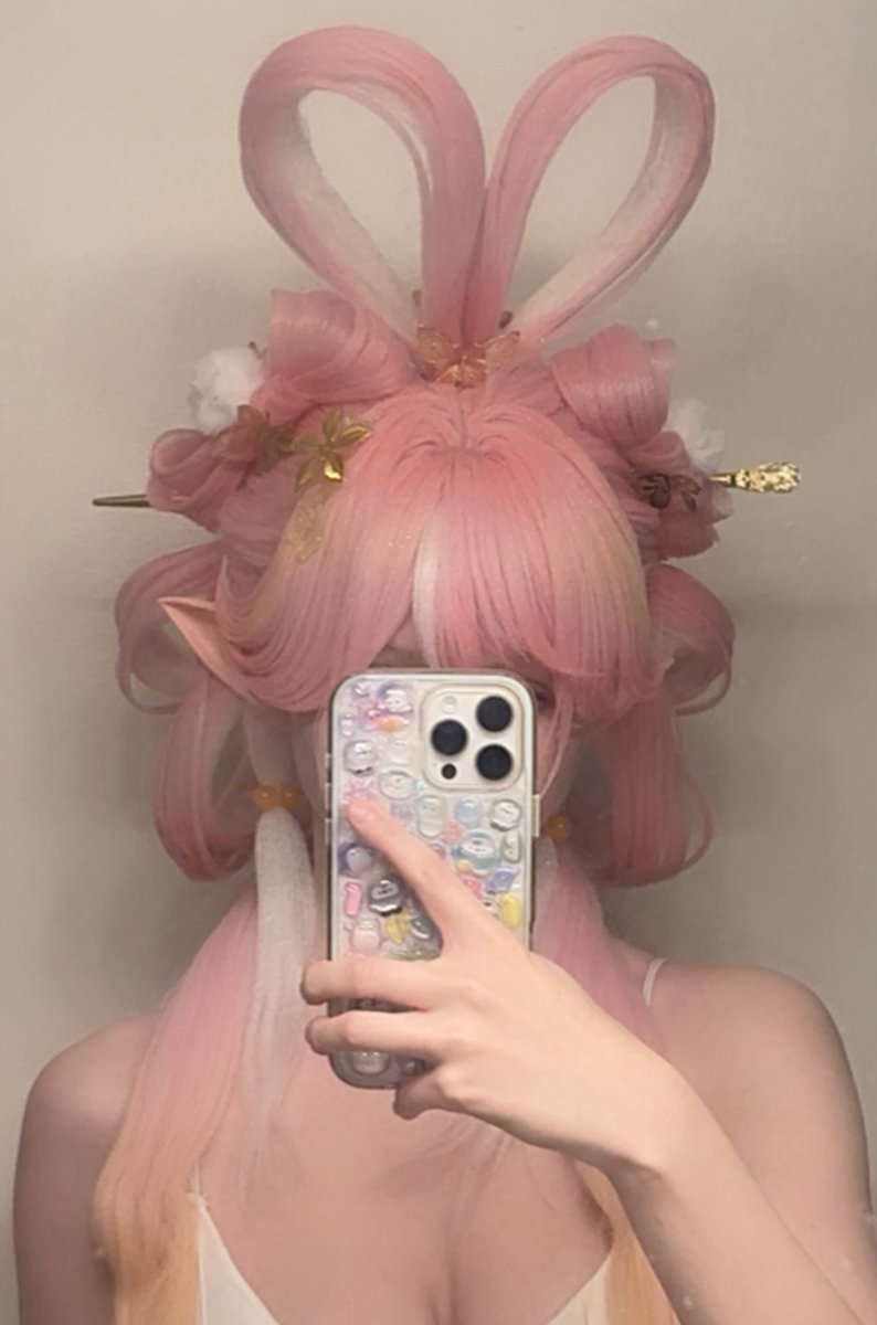 ellie જ⁀➴ tweet media