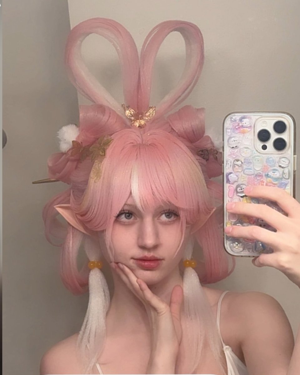 ellie જ⁀➴ tweet media