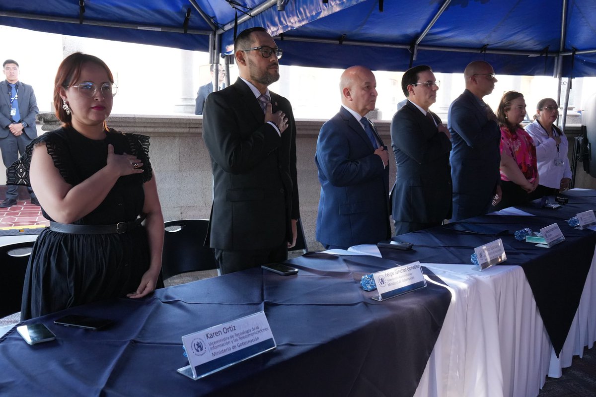mingobguate's tweet photo. Se conmemora el 187 aniversario del Ministerio de Gobernación con un acto protocolario, liderado por el titular del #Mingob, Marco Antonio Villeda, junto a su equipo de trabajo. Asisten también servidores públicos de la Cartera del Interior.

#187AniversarioMingob https://t.co/fxhIXfmSyL