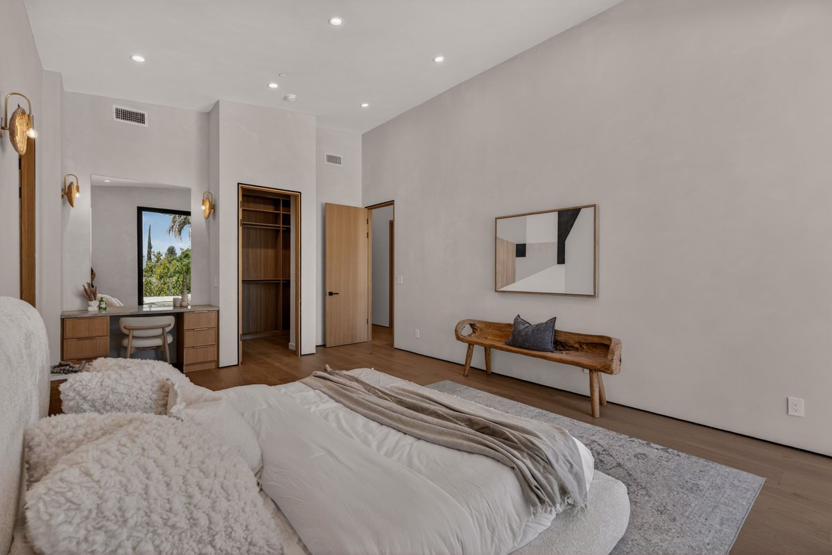 BTPerfectionInc's tweet photo. Luxury primary suite upgrade ✅
Custom walk-in closet + spa bathroom + modern finishes—built for clients who care about details. LA/OC.
#HomeRenovation #LuxuryRemodel https://t.co/DyuNvG8qjS