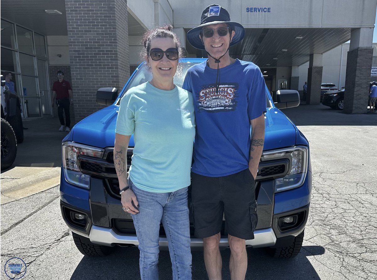 ShawneeMFord's tweet image. Jennifer B is the new proud owner of her 2025 Ford Ranger, thanks to Mike Alzatar at Shawnee Mission Ford! 🚙💨

#NewCarDay #HappyCustomer
#ShawneeMissionFord #CarShopping
#DriveHappy