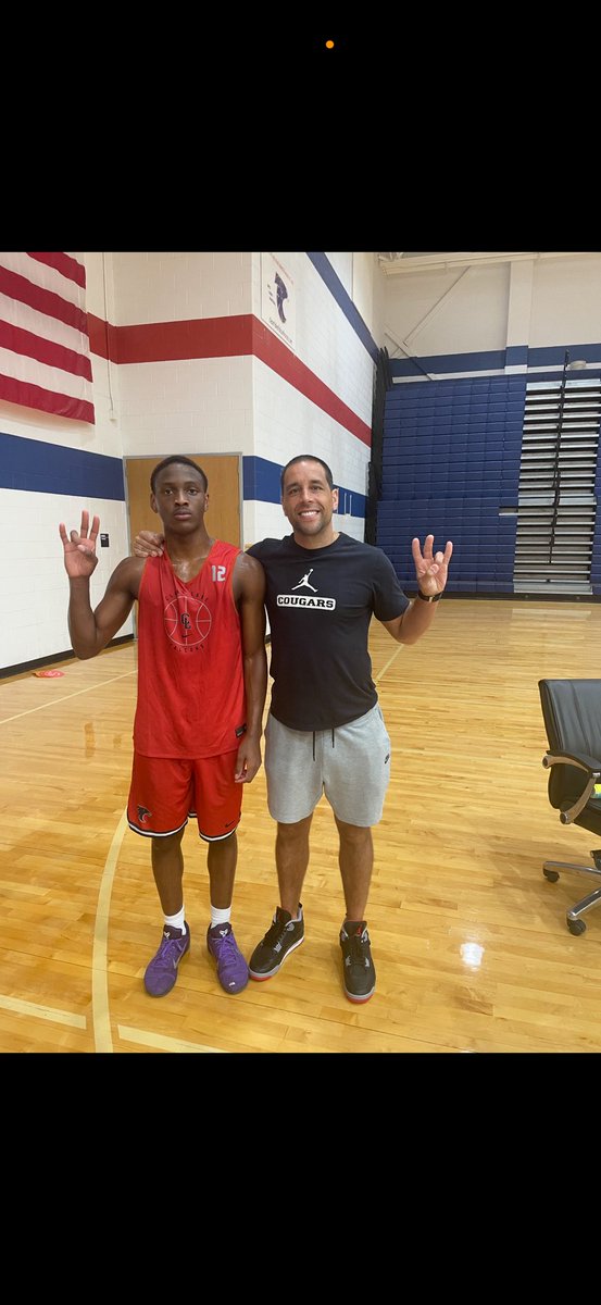 MilesSelect's tweet image. Coach Kellan Sampson stopped by today to see our Top27 recruit ⭐️⭐️⭐️ @Damonmiles2027  . #gocoogs🐾

@GHAHoops
@MattReynolds___
@NxtProHoops
@GASOLyndon
@jeurey1962
@djones8301
@JamieShaw5
@BJenkins247
@vypehouston