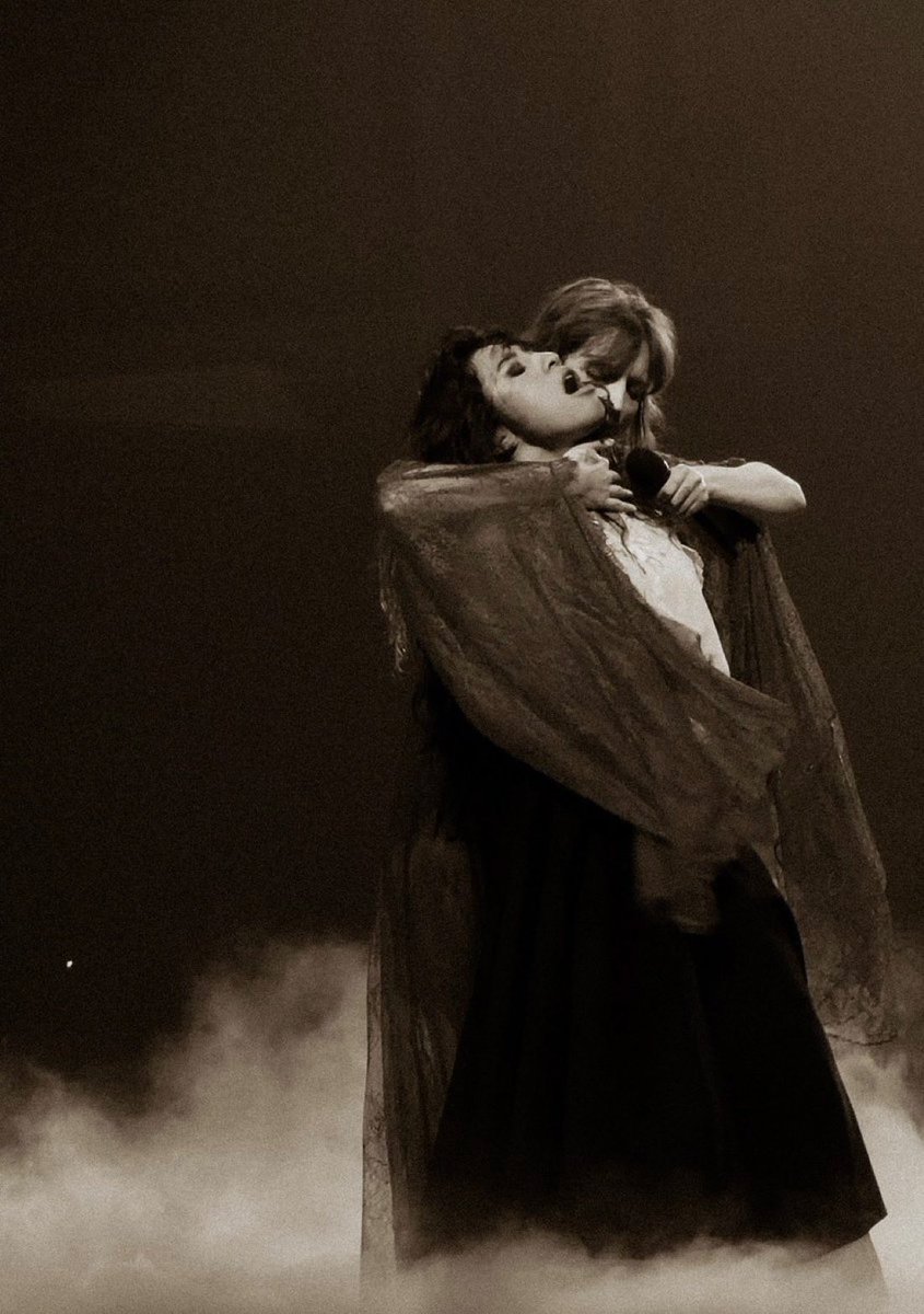 lena 𓆤 triple widow tweet media