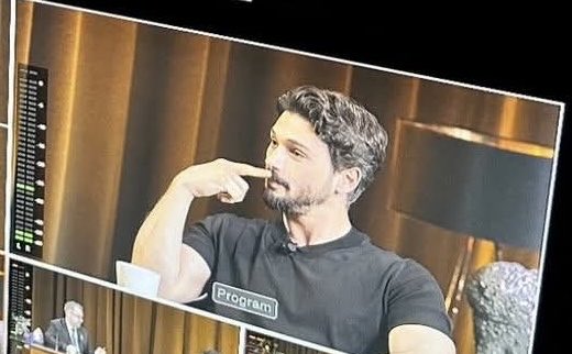 mariadizix's tweet photo. dünyanın en yakışıklı adamı sensin ya sennn https://t.co/uuwasbA02N