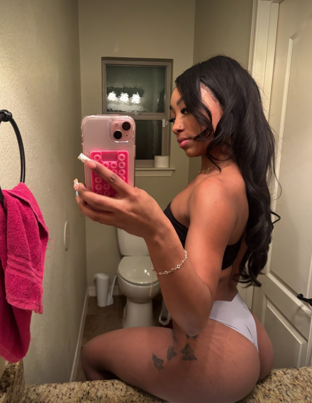 arajaneaaa's tweet photo. How do I look in the mirror? https://t.co/LANY0FC4A7