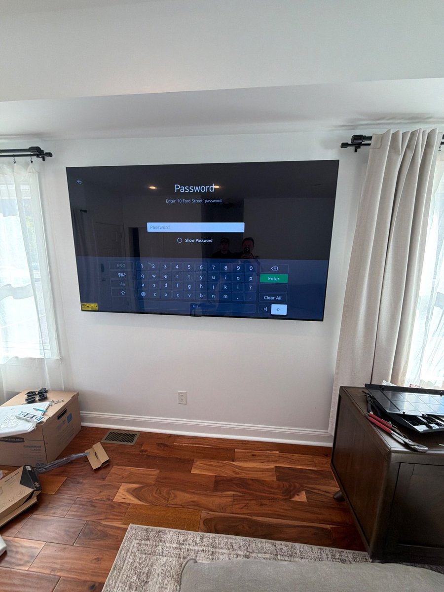 MrHomeGuy's tweet photo. East Boston - 85 inch tv mounted with concealed wires. Nice clean look! Book your service today at https://t.co/8daY0TVE3p #tvmounting #boston https://t.co/CPC7SB6V8m