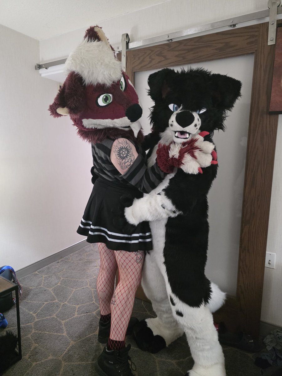 PunkTheYeen tweet media