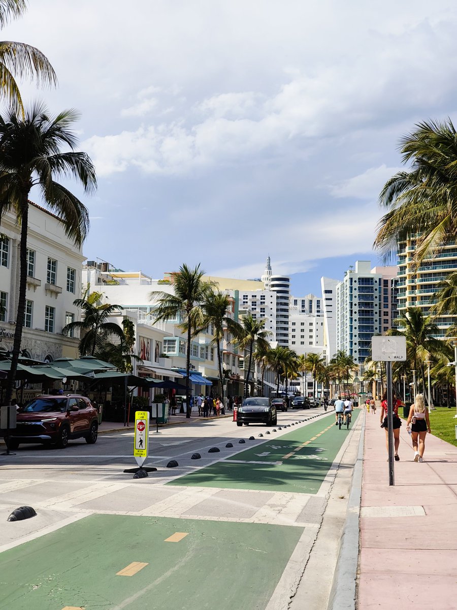 ExTake7's tweet image. グランドセフトオート　バイスシティの世界
#ARTDECO