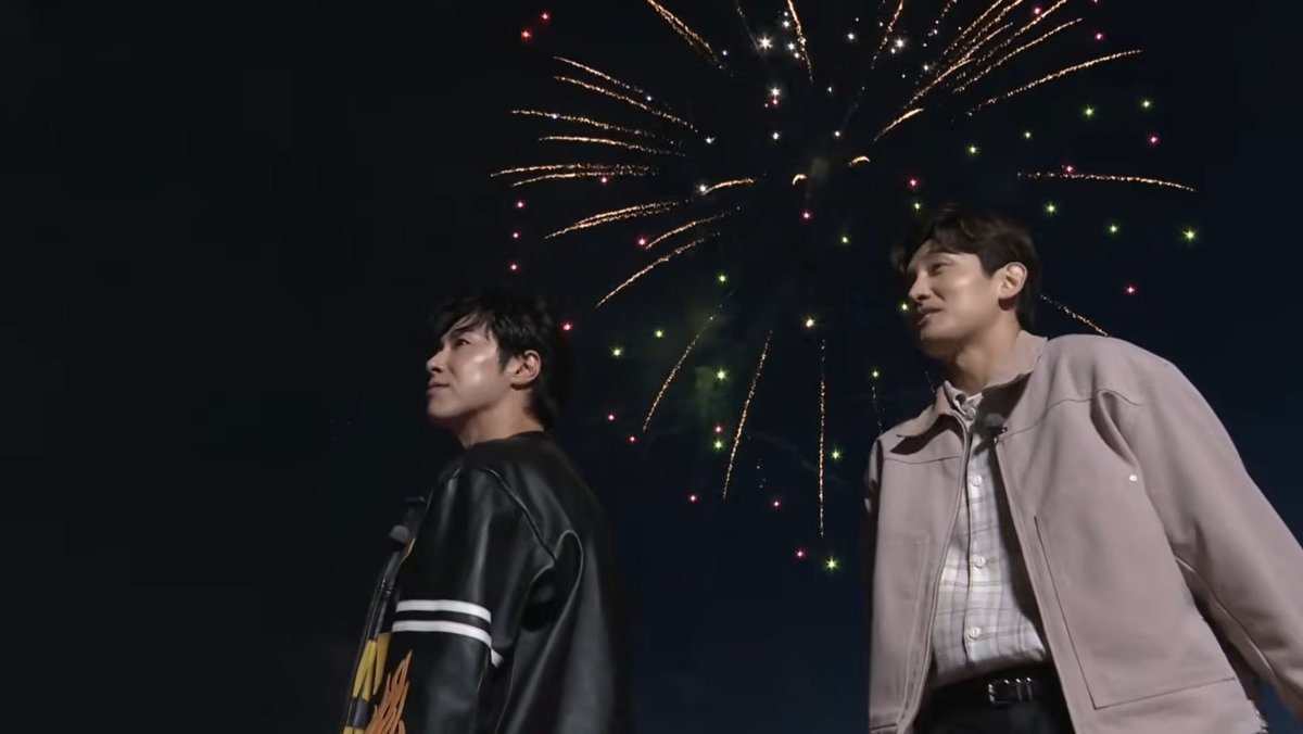 starfess's tweet photo. -star semalam yunho &amp; changmin merayakan 21 tahun anniv debut TOHOSHINKI di 🇯🇵

Serius deh guys sekali seumur hidup kalian harus ngerasain perform live tvxq, takjub 🥺 -star
https://t.co/yIqnfTCQyY https://t.co/OJWVvce0Az