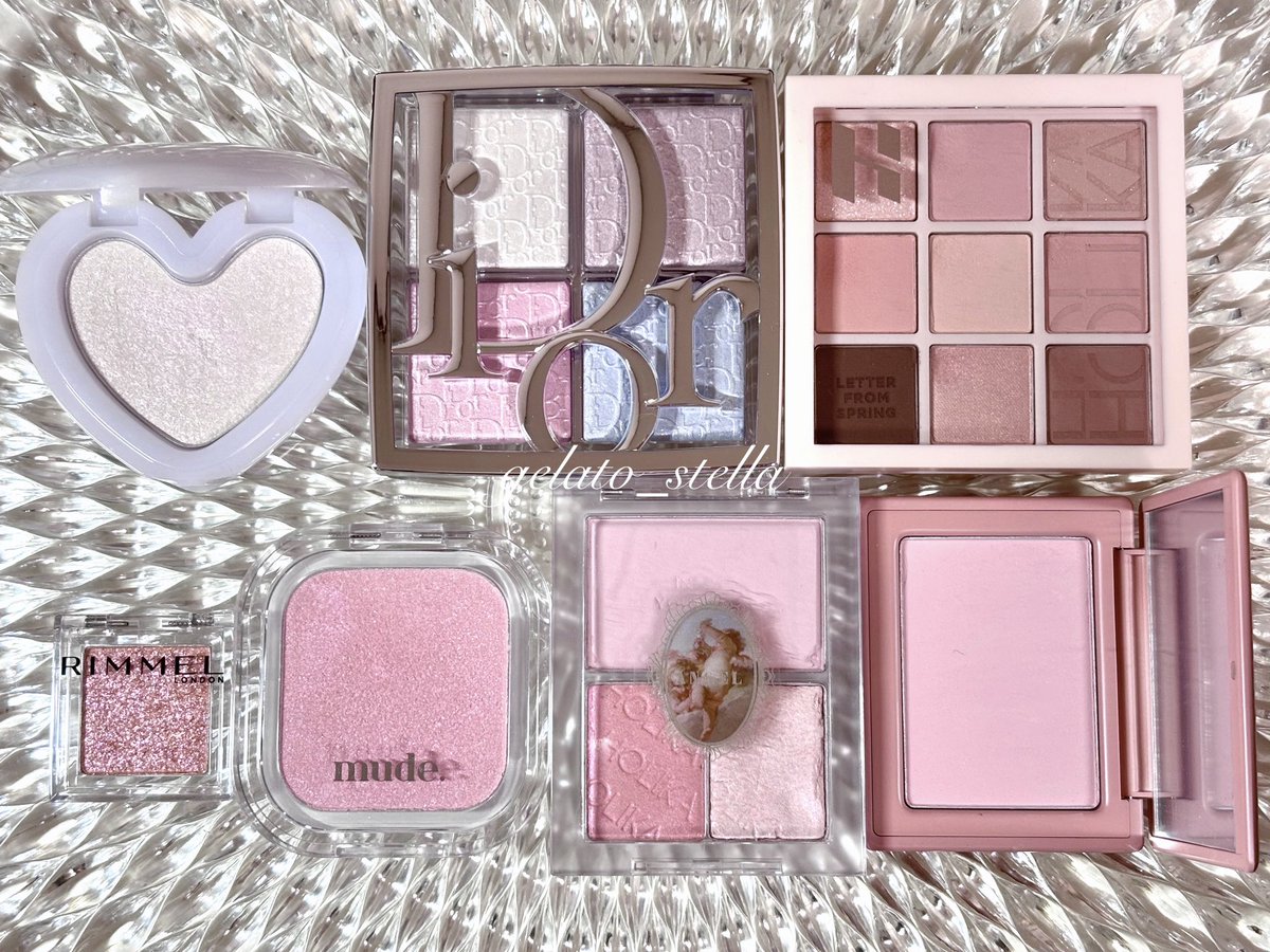 gelato_stella's tweet image. ホリカのソーピーを広めに塗るとサクララテのような色のやわらかくほんのり染まった頬になる。その上から色が少し濃いVDLのモーブヘイズを部分的に重ねると顔に立体感が出る。ハイライトはmudeのディスコ、リリバイの01、Diorのピンク2色を混ぜたものを順に、徐々に範囲を狭めながら重ねてみた。#motd