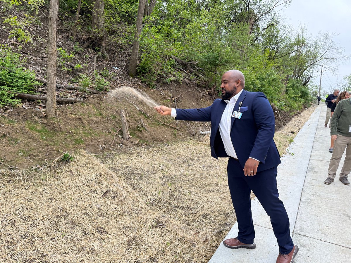 PapioNRD's tweet image. The Papio NRD, City of Omaha, &amp;amp; CHI Health Immanuel celebrated the grand opening of the Girard Trail Connection, a new 1/2-mile path near 72nd &amp;amp; Girard St. that increases recreation in North Omaha. 

Native wildflower seeds made their debut, too. 
 
 bit.ly/4d9p975