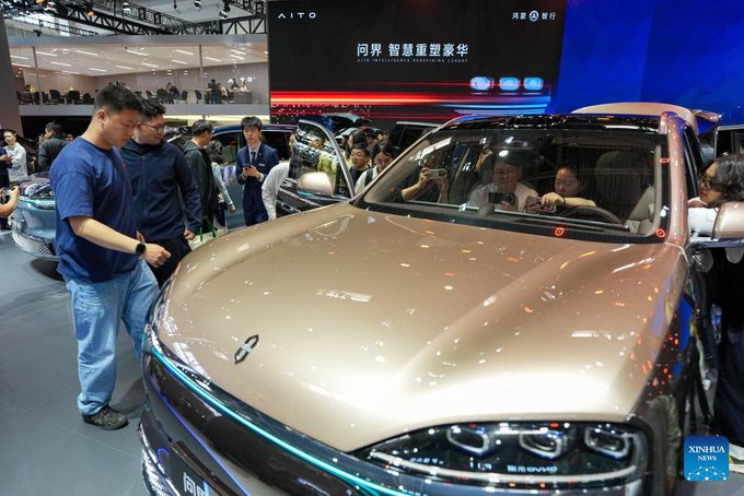 ChinaEUMission's tweet image. The 2026 #Beijing International Automotive Exhibition held its first trade day on Sunday, drawing crowds for its 1,451 #vehicles on display -- 181 of them premieres and 71 concept cars. 

The show in China's capital city has set a new global record for scale, spanning 380,000