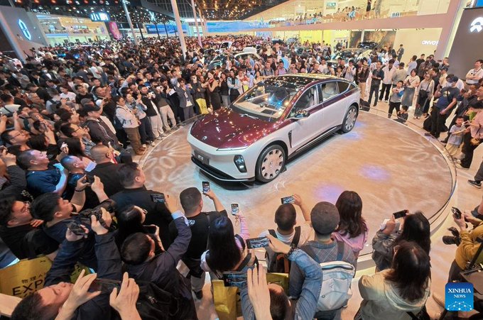 ChinaEUMission's tweet image. The 2026 #Beijing International Automotive Exhibition held its first trade day on Sunday, drawing crowds for its 1,451 #vehicles on display -- 181 of them premieres and 71 concept cars. 

The show in China's capital city has set a new global record for scale, spanning 380,000