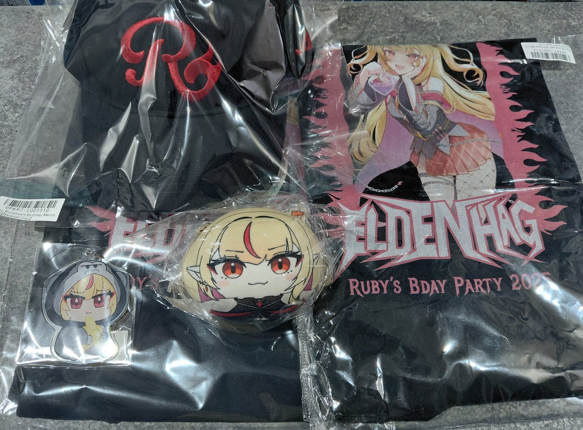 My Wuby birthday merch!!! I love it so much! And you know I had to get an extra shirt 🐗❤️‍🔥✨️

#RubyRuneheart