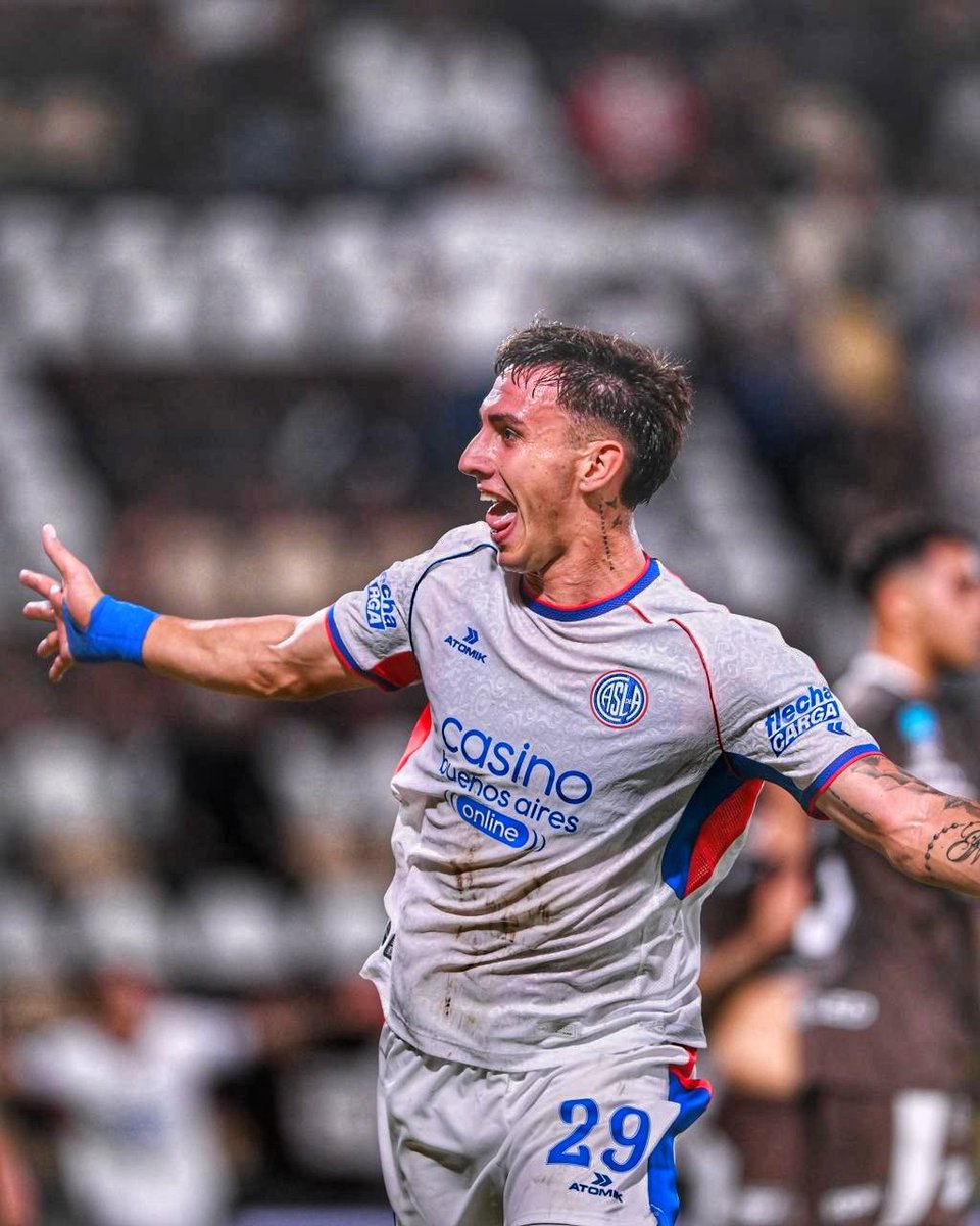 Info__Cuerva's tweet photo. 💰Si bien se habló de que RODRIGO #AUZMENDI es JUGADOR LIBRE debido a FALTA DE PAGO por parte de #BANFIELD, el 'Taladro' PAGÓ LO CORRESPONDIENTE.

👉 Si #SANLORENZO quiere QUEDARSE con el DELANTERO, deberá EJECUTAR su OPCIÓN de COMPRA TASADA en U$S 4M.

ℹ️ @RomanKotler https://t.co/yS9XHyBsQT