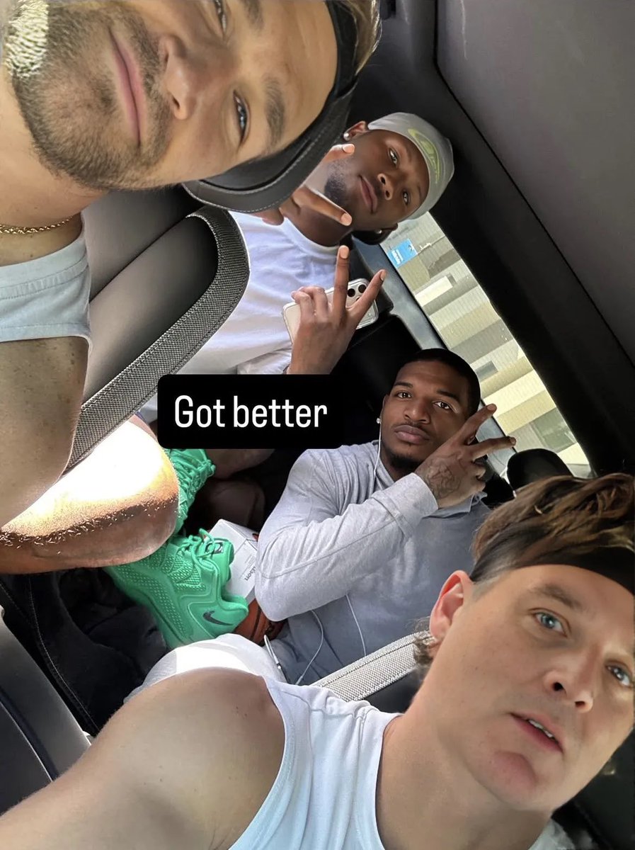 TheFleshGordon's tweet image. Look at Seg’s Juicy Wet Lips!👄

#joeburrow #burrow #lips 
#bengals #hunk #segman 
#Cincinnati #sportsdaddy 
@SaraElyse128 #kiddchris